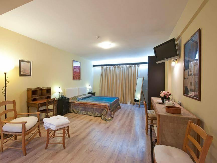 Efplias Hotel Apartments Piraeus Exterior photo